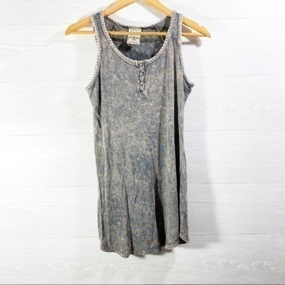 Coral women’s tank top size M